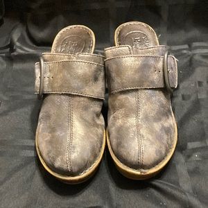 Born Mules - weathered silver 9/40.5 - great shape!
